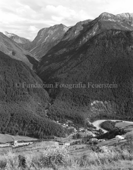 Blick von Sent auf Sur En, Inn und Val d'Uina
