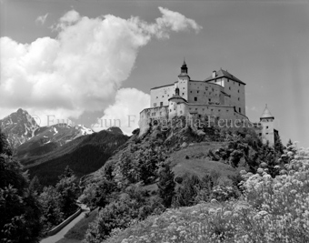 Schloss Tarasp, Berglandschaft