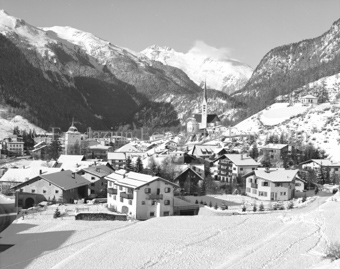 Dorfansicht Zernez im Winter