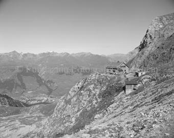 Hütte auf den Felsen, Berglandschaft