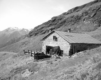 Berghütte in Berglandschaft