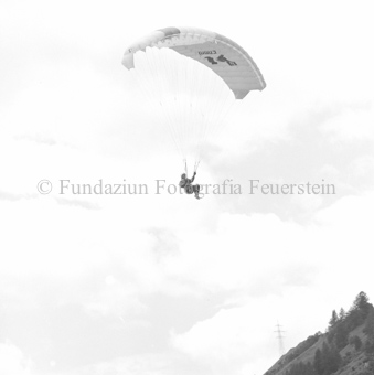 Gleitschirmflieger in der Luft