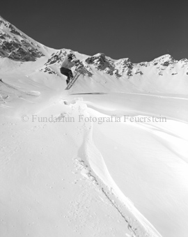 Snowboarder im Sprung