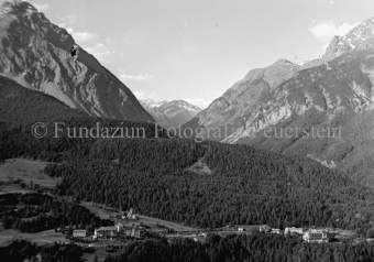 Blick auf Vulpera mit Villa Engiadina