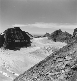 Bergpanorama Winter mit Schneefeld
