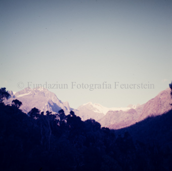 Landschaft mit schneebedeckten Bergen