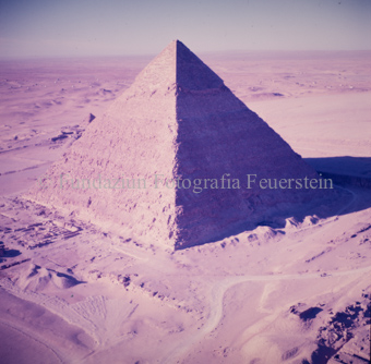 Luftaufnahme Pyramide