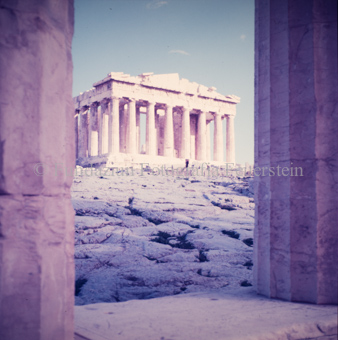 Akropolis zwischen Marmorsäulen