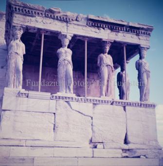 Säulenstatuen, Karyatiden vor Korenhalle