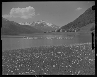 Sicht von Champfer über den Lej da champfer auf Silvaplana mit dem Piz da la Magna im Hintergrund