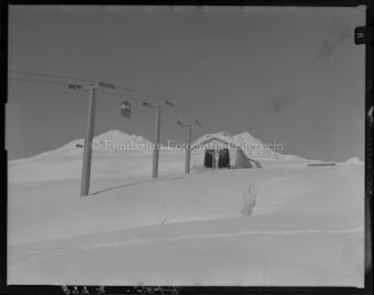 Seilbahn Scuol Motta Naluns mit Bergstation Winter