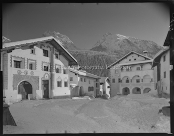 Scuol, Dorfplatz mit Museum