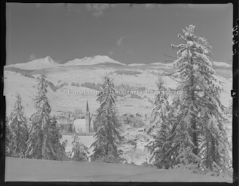 Scuol von Gurlaina aus mit Champatsch