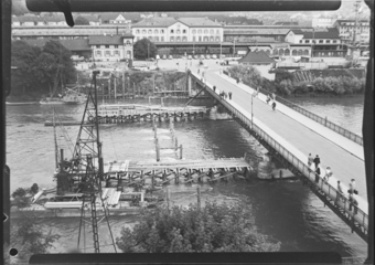 Alte Bahnhofbrücke mit Verschiebebahnen vor dem Gebrauch als Notbrücke