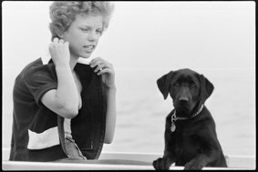 Porträt einer Frau mit Hund