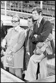 Roger Vonlanthen, Nationalcoach der Schweizer Fussballmannschaft (Mitte)