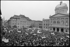 Gross-Demonstration auf dem Bundesplatz