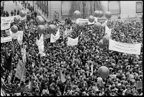 Gross-Demonstration auf dem Bundesplatz