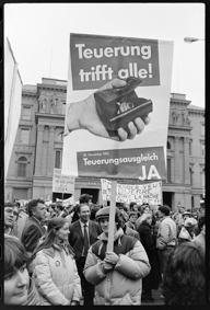 Gross-Demonstration auf dem Bundesplatz