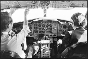 Im Flugzeug-Cockpit der Dan-Air G-ASPL