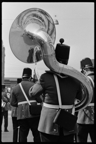 Umzug mit Blasmusikern in Uniform