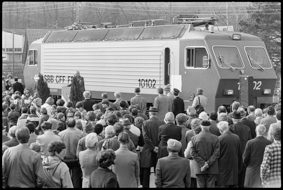 SBB-Lokomotive, Rednerpult, Zuschauende