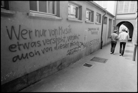Sprayerei in einem Gässchen der Altstadt
