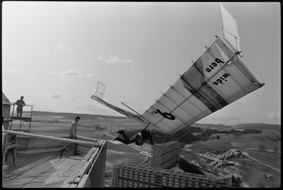 Abflug vom Hochhausdach