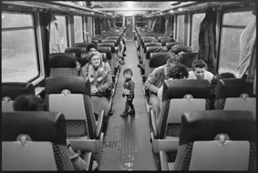 Passagiere im SBB-Zug sitzend