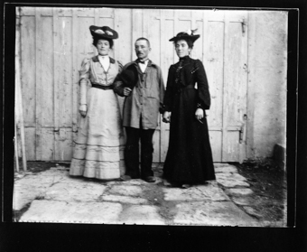 2 femmes, 1 homme