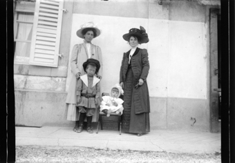 2 femmes, 2 enfants