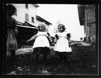 2 filles, 1 enfant