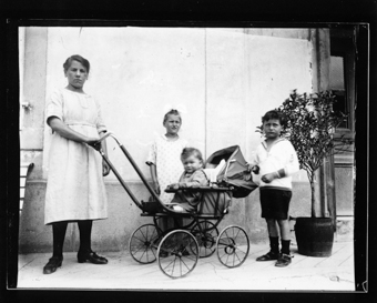 2 filles, 1 garçon, 1 enfant