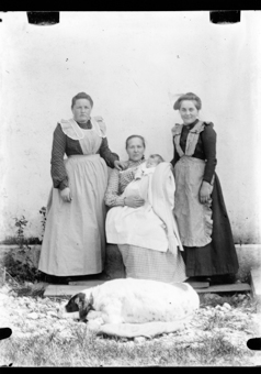 3 femmes, 1 enfant