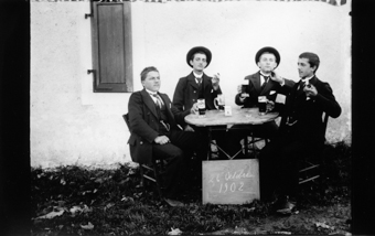 4 hommes