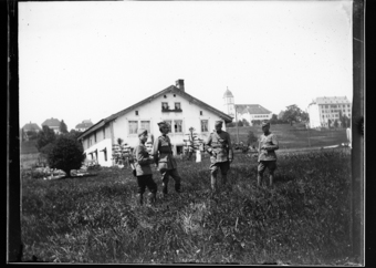 Au sud du village des Bois