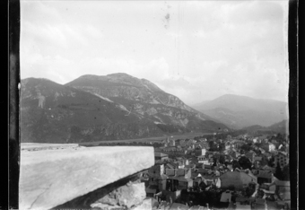 F-Pau ou Lourdes ?, Vue générale