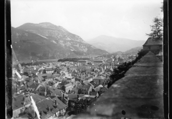F-Pau ou Lourdes ?, Vue générale