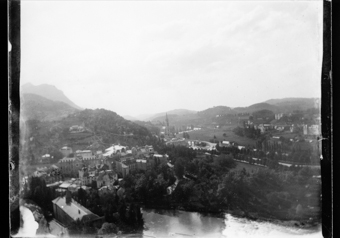 F-Pau ou Lourdes ?, Vue générale