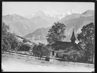Beatenberg, Kapelle mit Alpenpanorama