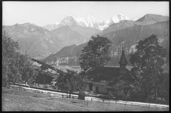 Beatenberg, Kapelle mit Alpenpanorama