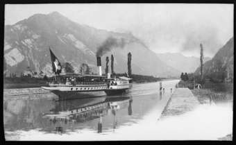 Raddampfer «Bubenberg» im Aarekanal zwischen Interlaken und Thunersee