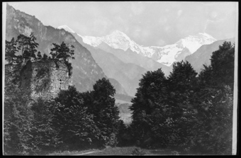 Ruine Unspunnen bei Interlaken, Eiger, Mönch und Jungfrau