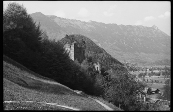 Interlaken, Ruine Unspunnen und Harderkette