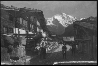 Gsteigwyler, Bernerhaus mit Jungfrau