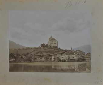 Schloss Werdenberg mit Städtchen und See