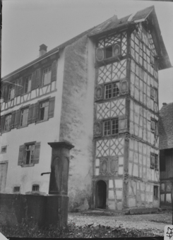 Schmales Wohngebäude
