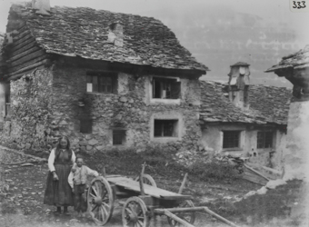 Steinhaus zweistöckig