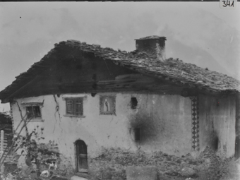 Steinhaus zweistöckig