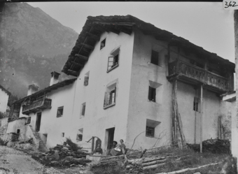 Mehrfach-Wohnhaus, gemauert